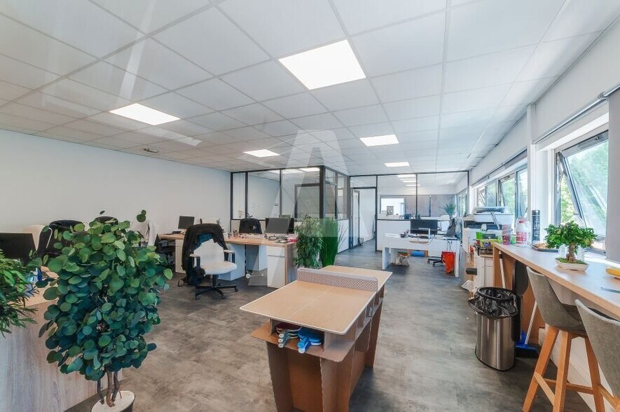 128 Bis Avenue Jean Jaurès, Ivry-sur-Seine to rent - Building Photo - Image 3 of 10