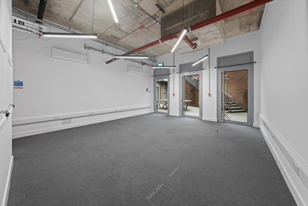 566 Cable St, London to rent Building Photo- Image 1 of 5