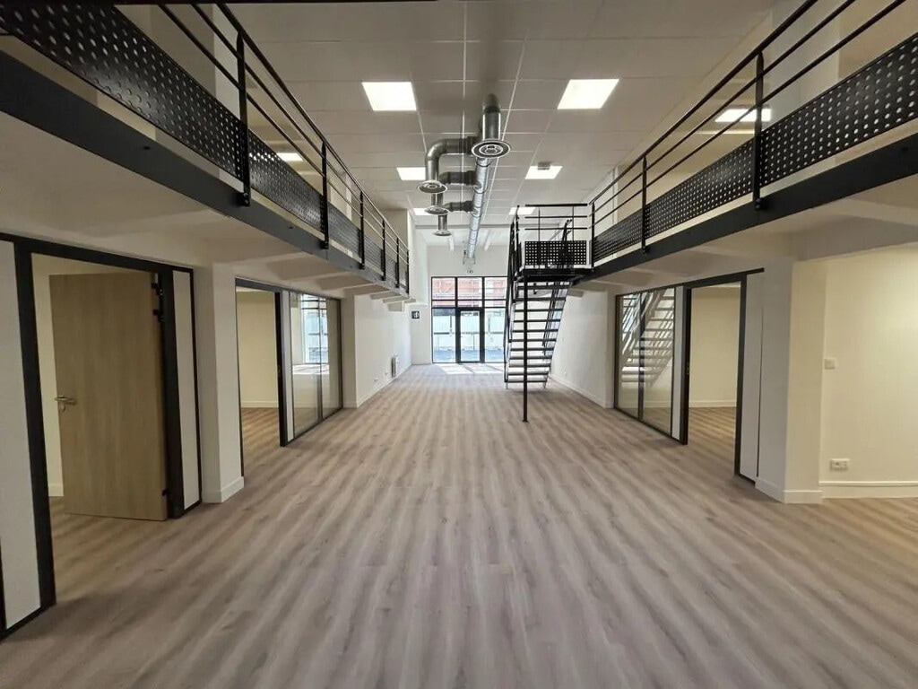 Location Bureaux 279 m² - Photo 1