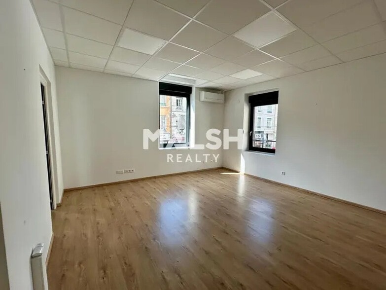 Office in Villeurbanne to rent - Building Photo - Image 3 of 11