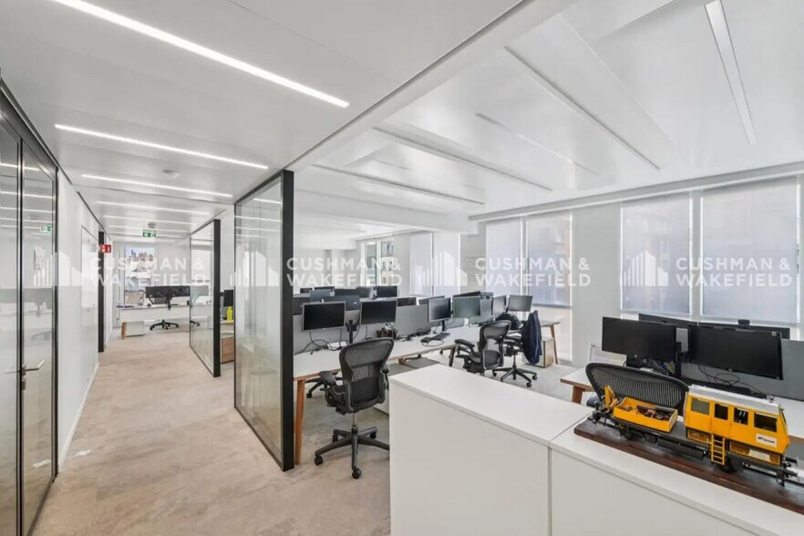 168 Avenue Charles De Gaulle, Neuilly-sur-Seine to rent - Building Photo - Image 2 of 17