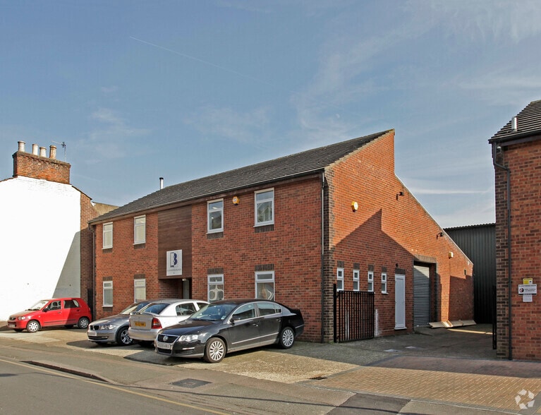 25-33 & 35-37 Hastings Street, Luton, portfolio of 2 properties for sale on LoopNet.co.uk - Building Photo - Image 1 of 2