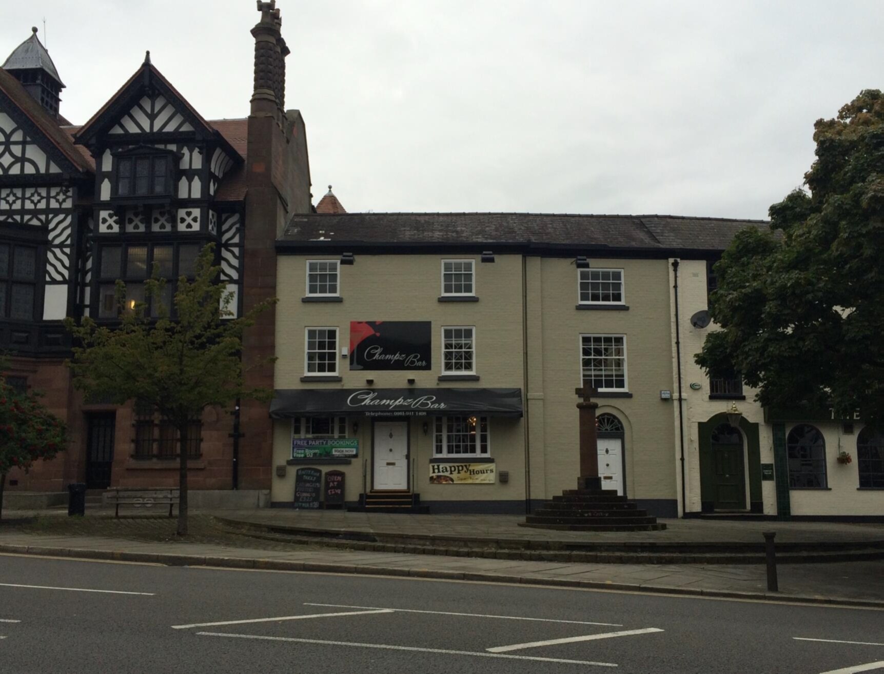 9-11 Old Market Pl, Altrincham for sale Primary Photo- Image 1 of 1