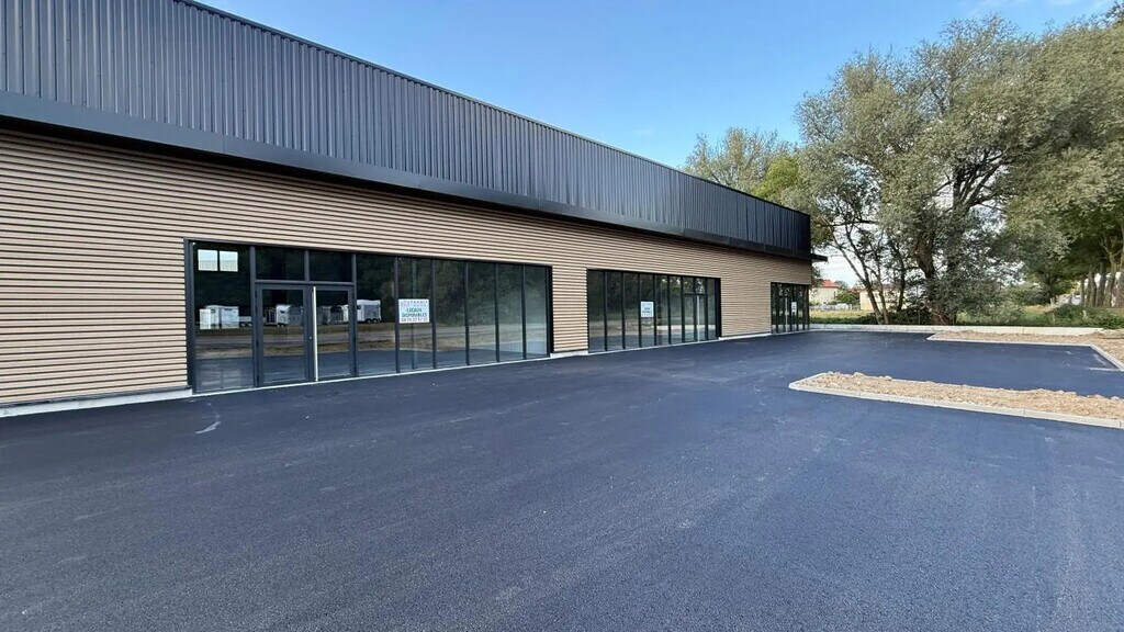 Location Entrepôt 191 m² - Photo 1