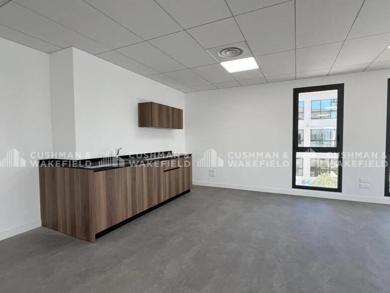 365 Chemin Du Camp De Sarlier, Aubagne to rent - Interior Photo - Image 3 of 8