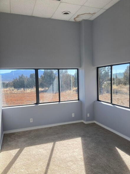 1104 Constitution Dr, Trinidad, CO for sale - Interior Photo - Image 2 of 26