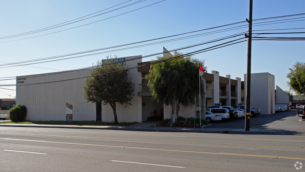 2100-2122 S Grand Ave, Santa Ana, CA for rent - Building Photo - Image 3 of 8