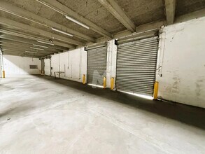 Light Industrial in Morangis to rent Interior Photo- Image 2 of 3