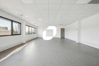 Light Industrial in Aulnay-sous-Bois to rent Building Photo- Image 1 of 2