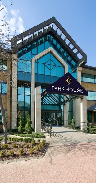 Manor Royal, Crawley to rent - Building Photo - Image 2 of 2