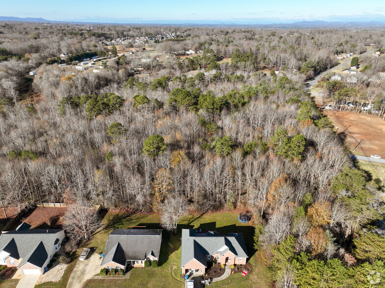 NE Kool Park Rd, Hickory, NC for sale - Building Photo - Image 1 of 1