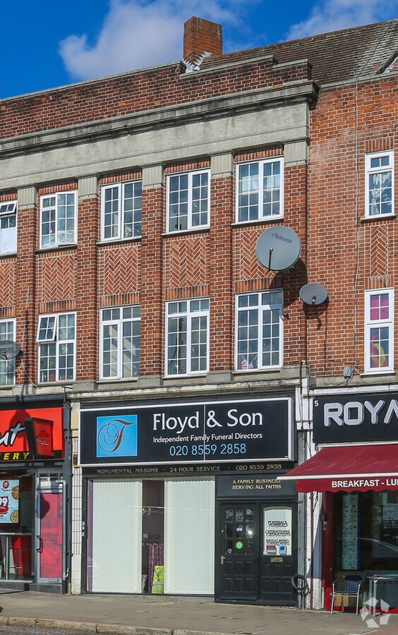 Snakes Ln, Woodford Green IG8 7HU UK