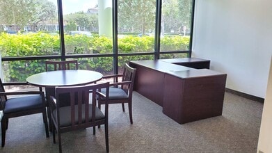 2300 Glades Rd, Boca Raton, FL to rent Interior Photo- Image 2 of 7