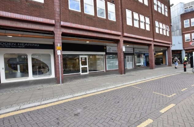 Midgate, Peterborough to rent - Building Photo - Image 2 of 16