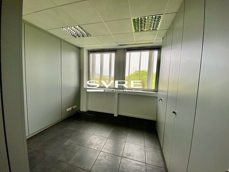 Office in Marseille to rent - Interior Photo - Image 2 of 7