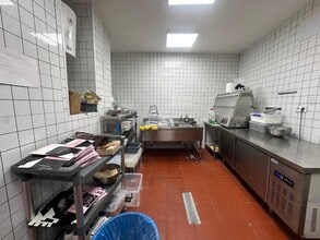 Retail in Madrid, Madrid to rent Interior Photo- Image 1 of 5