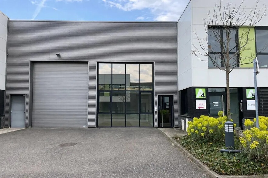 105 Rue Alexandre Dumas, Vaulx-en-Velin to rent - Building Photo - Image 2 of 11