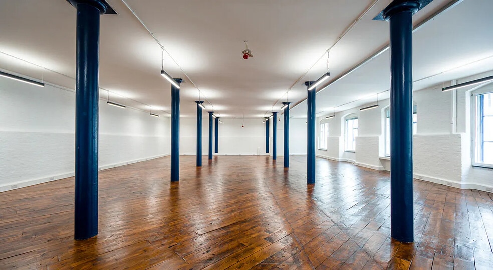 15 Lots Rd, London to rent - Building Photo - Image 3 of 18