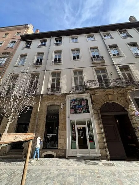 Office in Lyon to rent Building Photo- Image 1 of 14