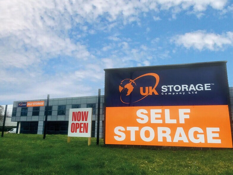 22-23 Westmead Industrial Estate, Swindon to rent - Primary Photo - Image 3 of 5