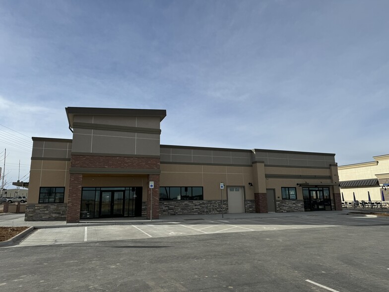 401 Pointe Plaza Dr, Windsor, CO for rent - Building Photo - Image 2 of 5