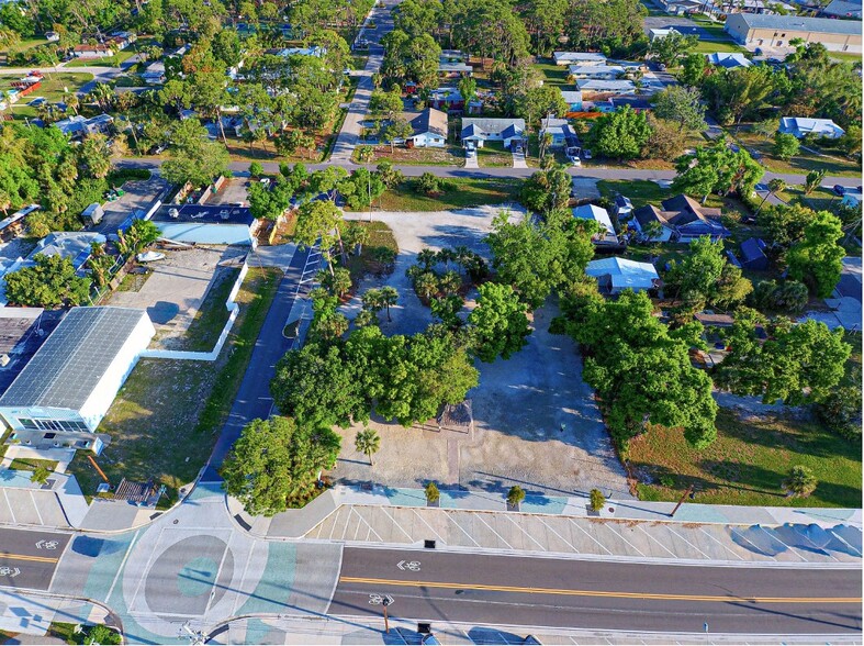 348 W Dearborn St, Englewood, FL for sale - Primary Photo - Image 1 of 19