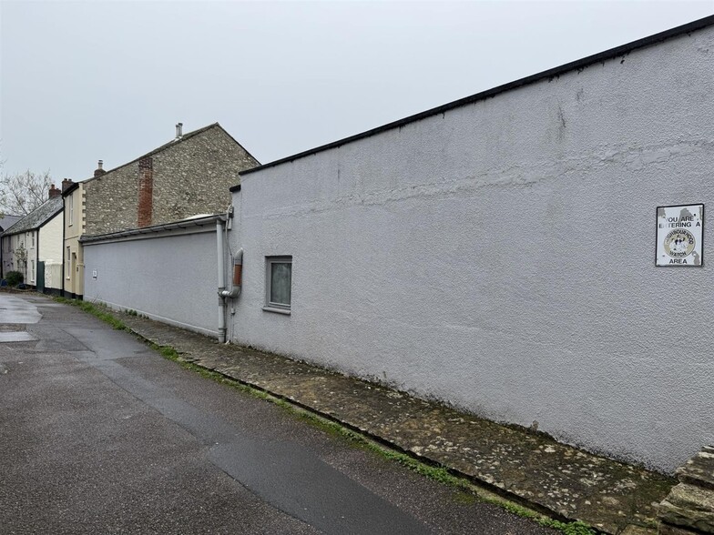 9 Castle Hl, Axminster to rent - Building Photo - Image 3 of 3