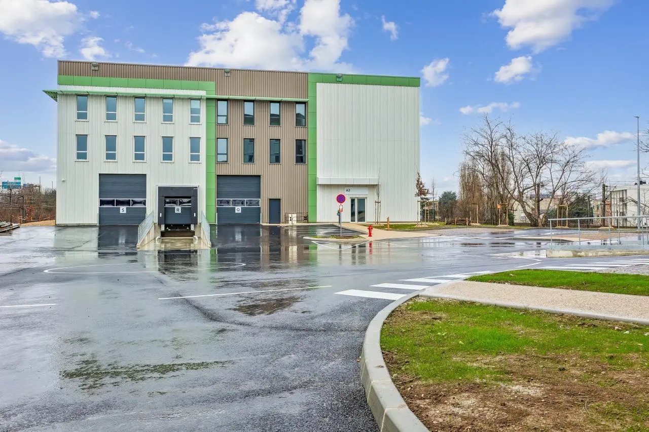 Office in Bondy to rent Building Photo- Image 1 of 35