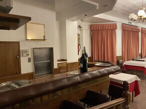 Retail in Madrid, Madrid to rent Interior Photo- Image 2 of 7