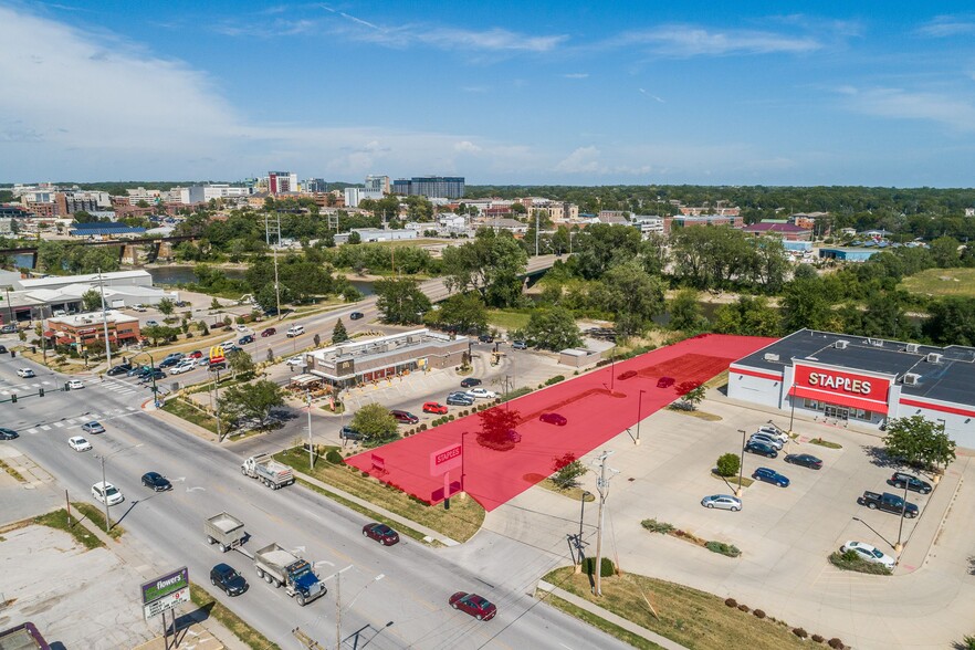 S Riverside Dr, Iowa City, IA for sale - Building Photo - Image 1 of 7