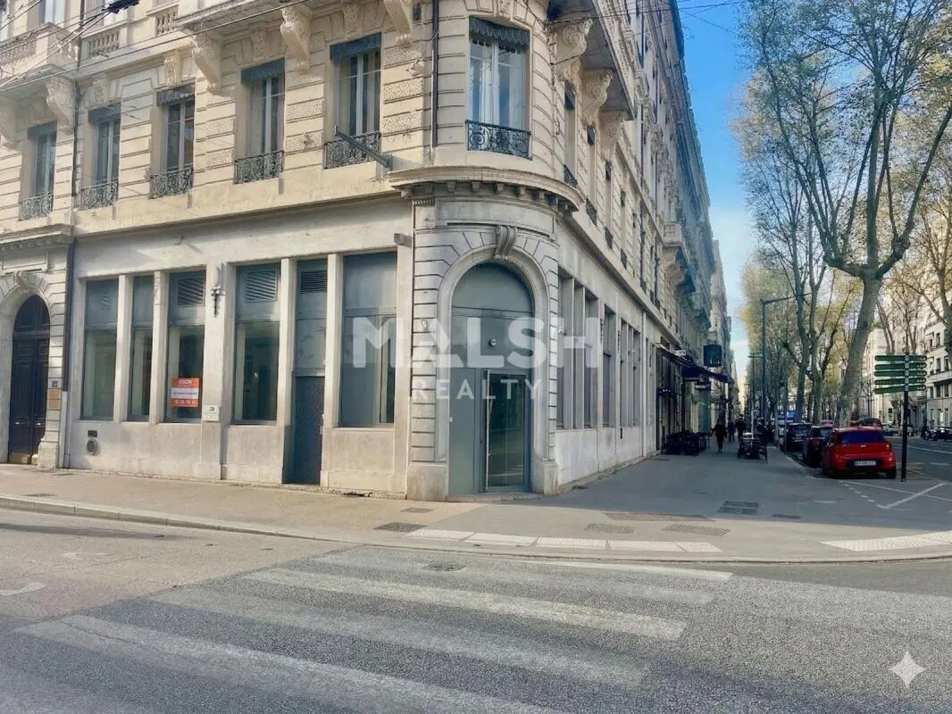 Retail in Lyon to rent Building Photo- Image 1 of 16