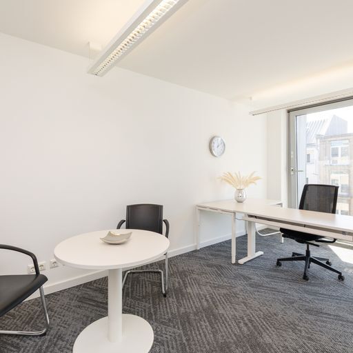 325 S 1st St, San Jose, CA to rent - Interior Photo - Image 2 of 8