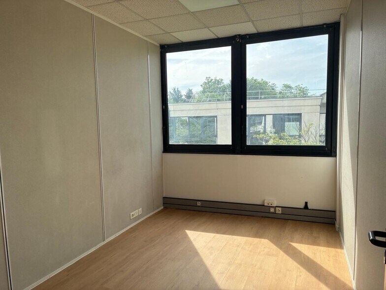 Office in Créteil to rent - Interior Photo - Image 3 of 10