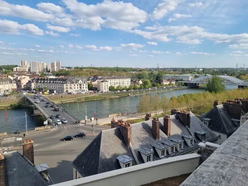 Retail in Pontoise to rent Building Photo- Image 1 of 3
