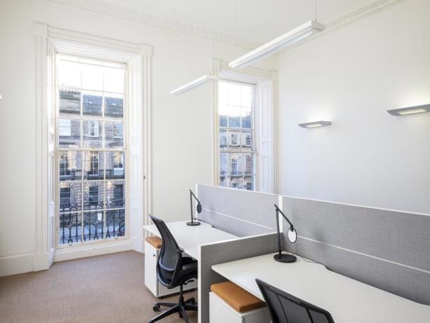 27 Melville St, Edinburgh to rent - Interior Photo - Image 2 of 4