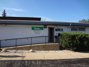 1002 N Milwaukee Ave, Libertyville, IL for rent Building Photo- Image 1 of 5