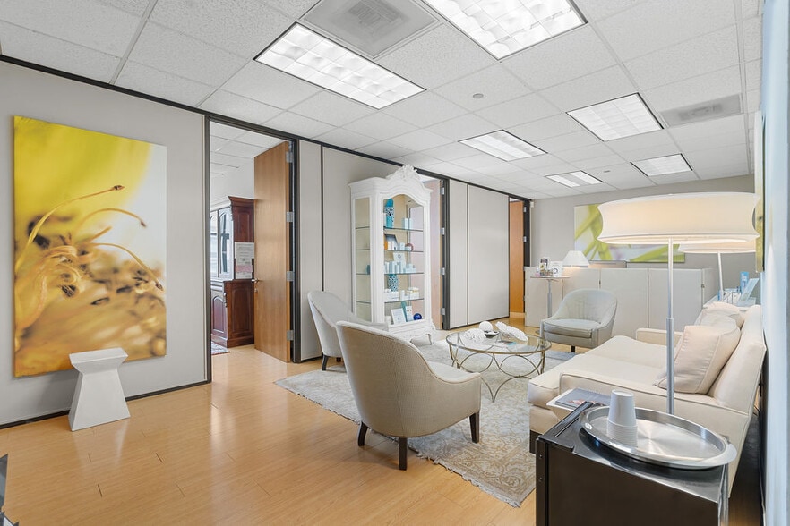 203 Willow St, San Francisco, CA for sale - Interior Photo - Image 1 of 33