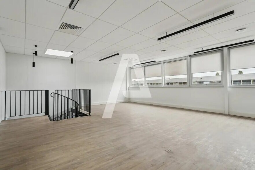 Industrial in Bonneuil-sur-Marne to rent - Interior Photo - Image 1 of 8