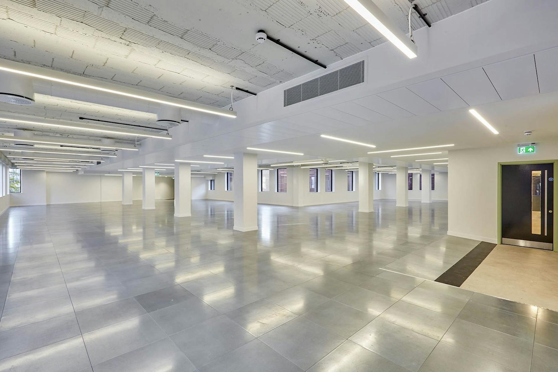 Drapers Court, Kingston Upon Thames to rent Interior Photo- Image 1 of 2