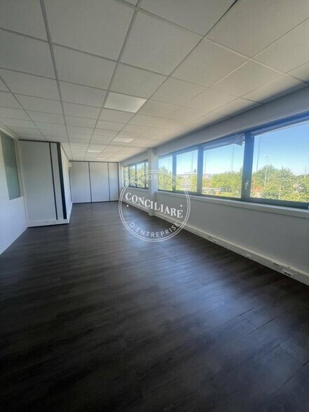 Office in Labège to rent - Interior Photo - Image 2 of 5