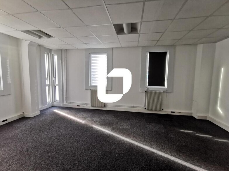 Office in Rungis to rent - Interior Photo - Image 2 of 9