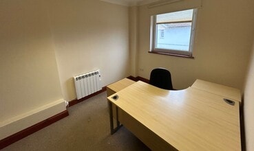 219 South Coast Rd, Peacehaven to rent Interior Photo- Image 1 of 3