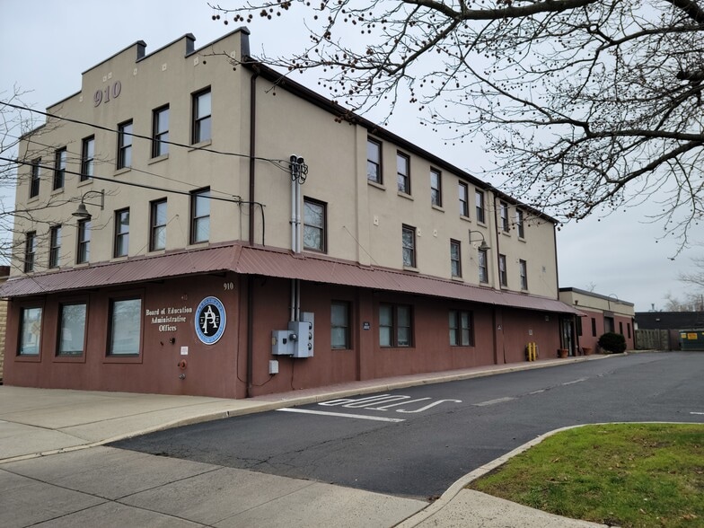 910 4th Ave, Asbury Park, NJ for sale - Building Photo - Image 2 of 10