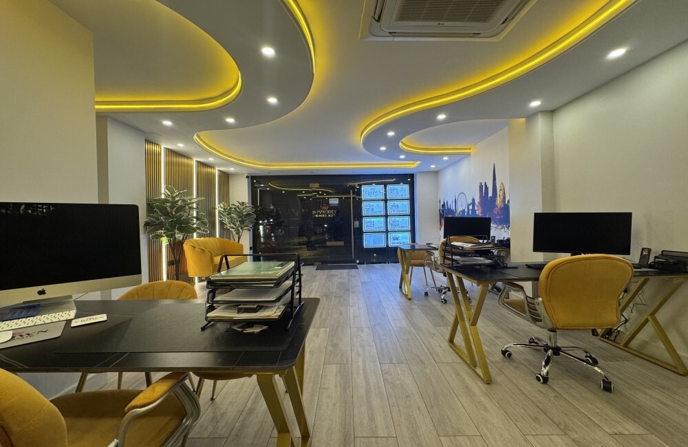 Streatham High Rd, London to rent Interior Photo- Image 1 of 4