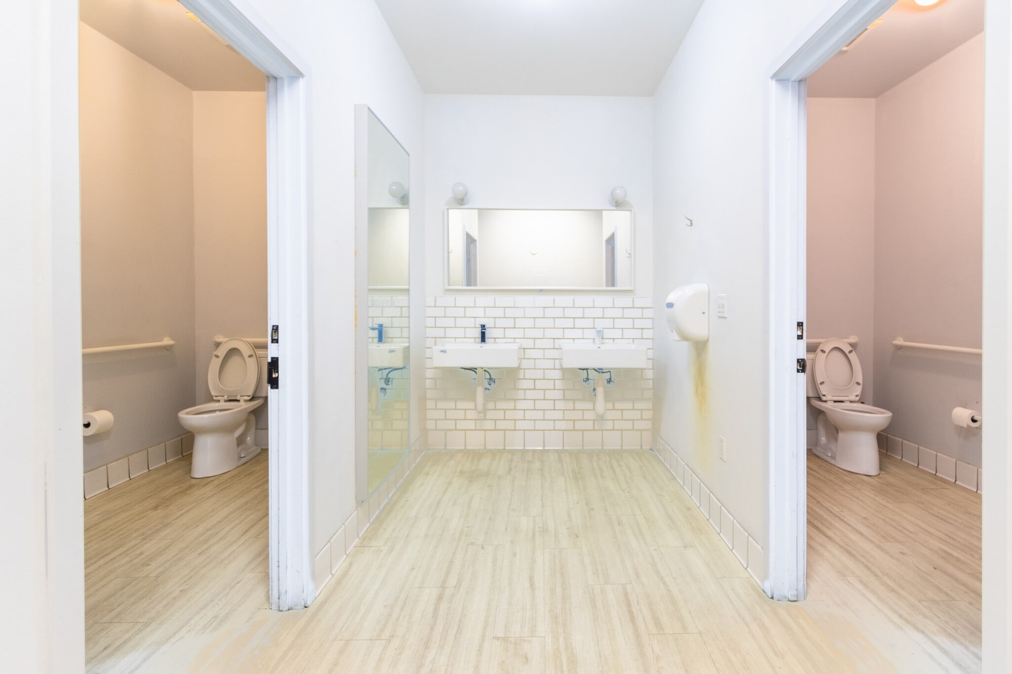 2401 Mission St, San Francisco, CA to rent Interior Photo- Image 1 of 9