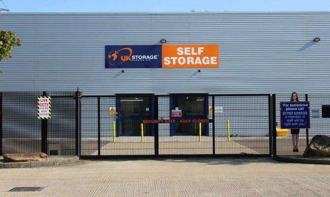22-23 Westmead Industrial Estate, Swindon to rent - Building Photo - Image 1 of 5