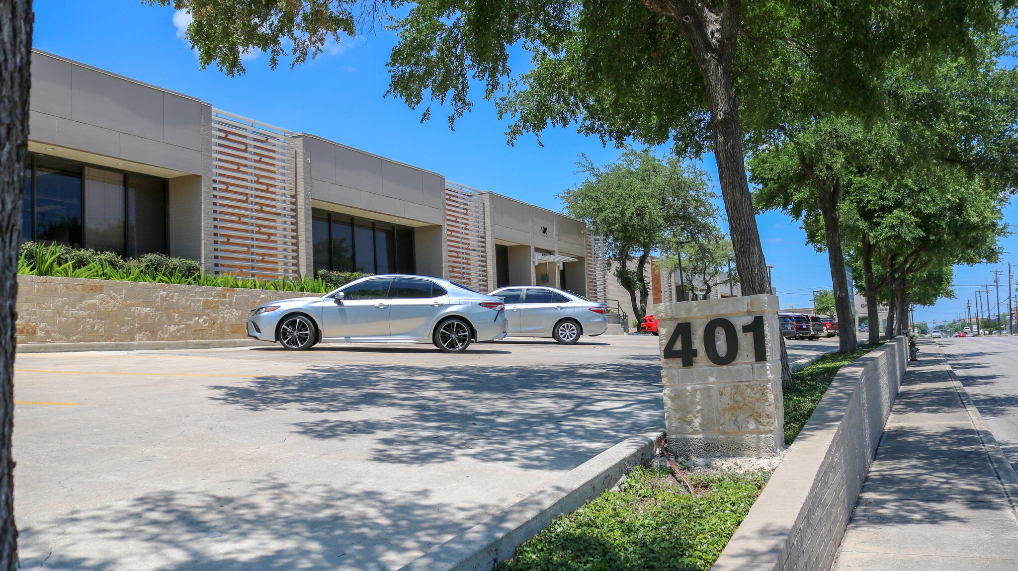 401 Isom Rd, San Antonio, TX to rent Building Photo- Image 1 of 10