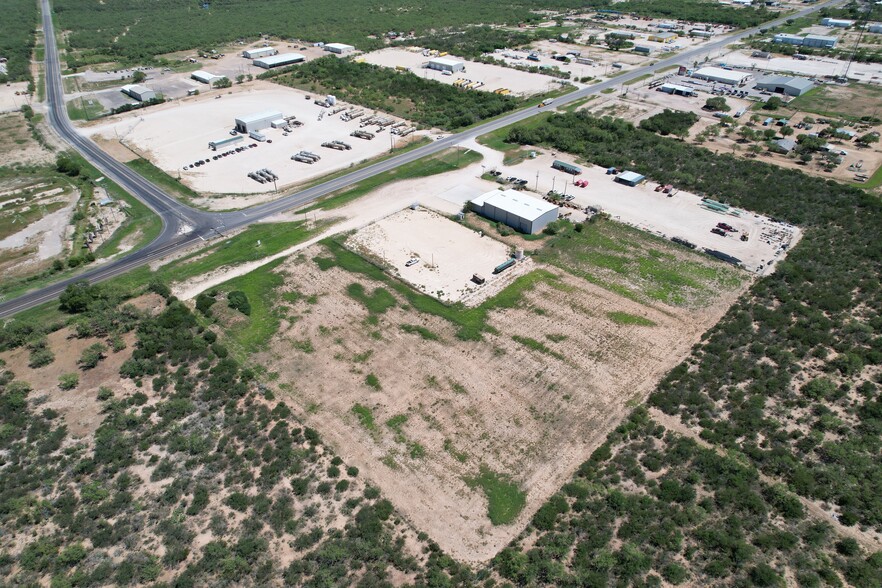 3509 Us 277, Carrizo Springs, TX for rent - Building Photo - Image 2 of 2