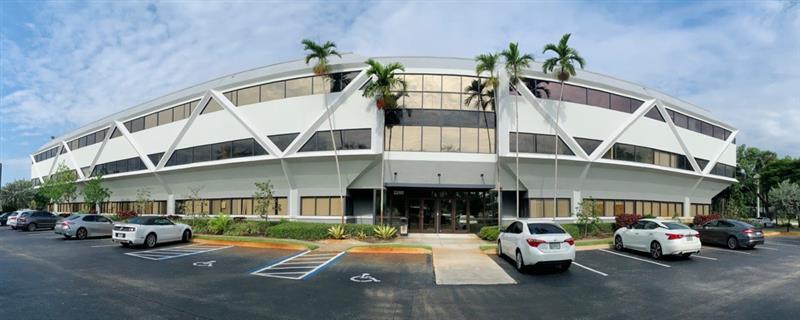 2200 W Commercial Blvd, Fort Lauderdale, FL for rent - Building Photo - Image 1 of 2