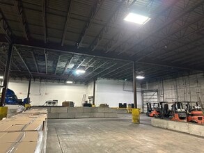 1121-1123 N Ellis St, Bensenville, IL to rent Interior Photo- Image 2 of 4